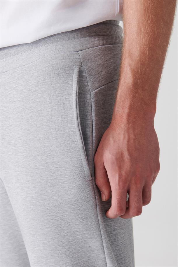 Gri Önü Nakışlı Jogger