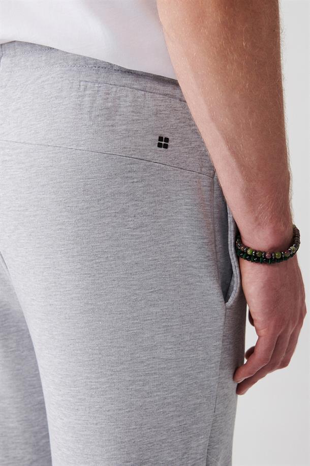 Gri Önü Nakışlı Jogger