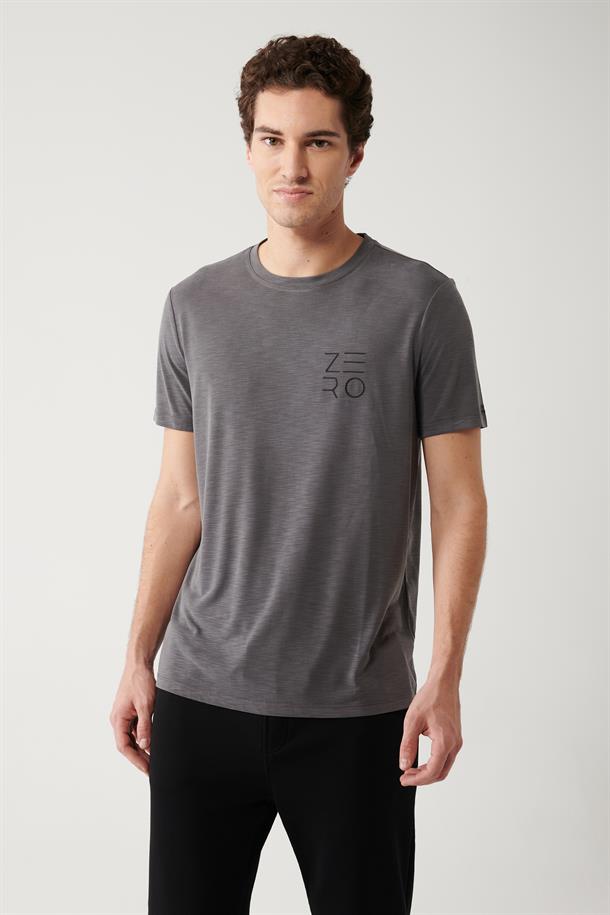 Koyu Gri Soft Touch Bisiklet Yaka Göğüsü Baskılı T-shirt