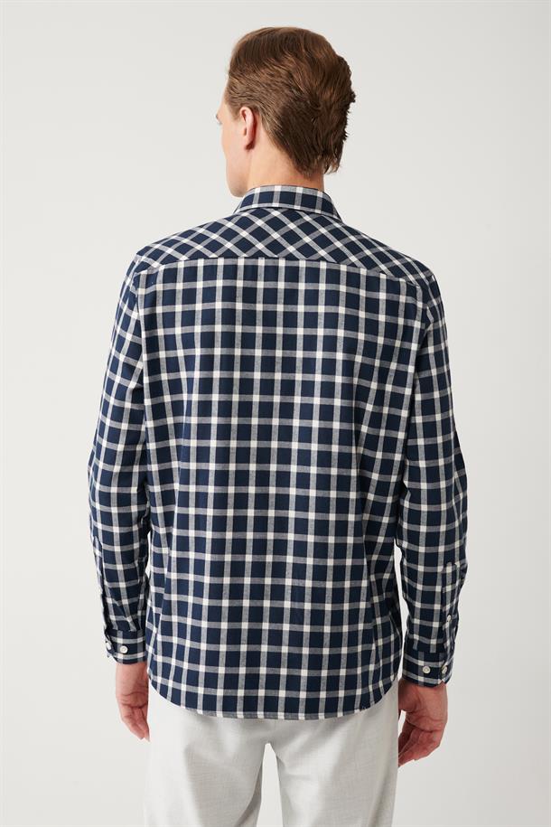 Lacivert-Beyaz Klasik Yaka Ekose Desenli Flanel Comfort Fit Gömlek