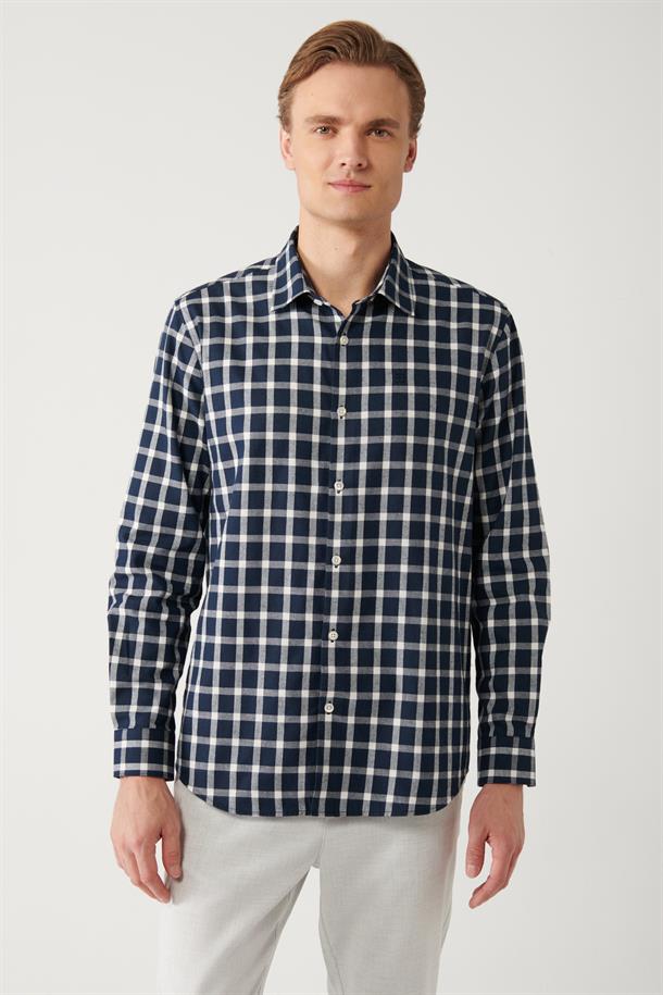 Lacivert-Beyaz Klasik Yaka Ekose Desenli Flanel Comfort Fit Gömlek