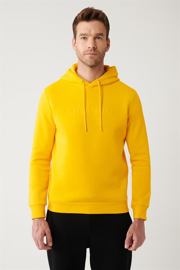 Sarı Şardonlu Kumaş Kapüşonlu Yaka Piramit Baskılı Sweatshirt