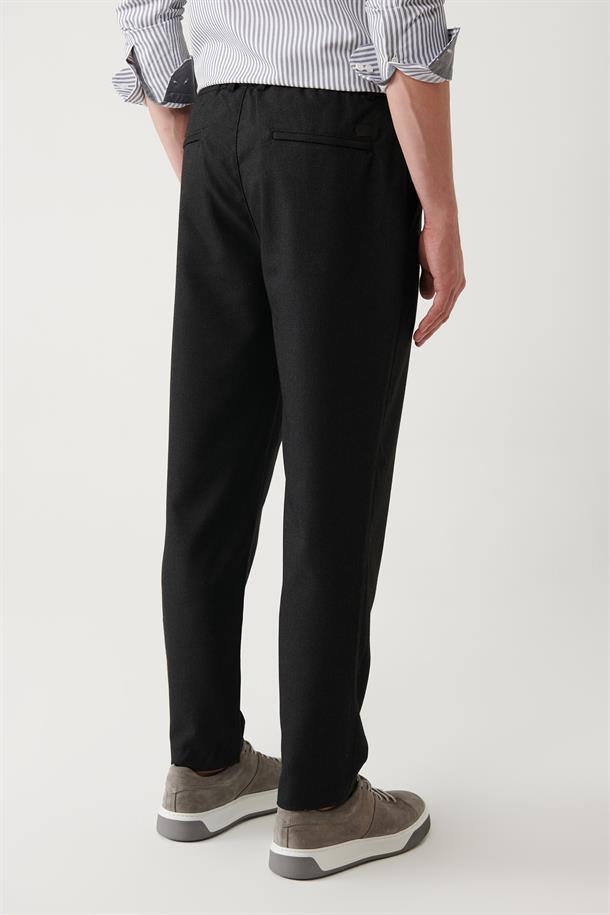 Siyah Beli Lastikli Dokulu Relaxed Fit Chino Pantolon