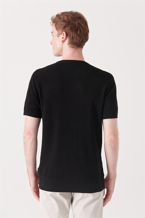 Siyah Bisiklet Yaka Dokulu Basic Triko T-shirt