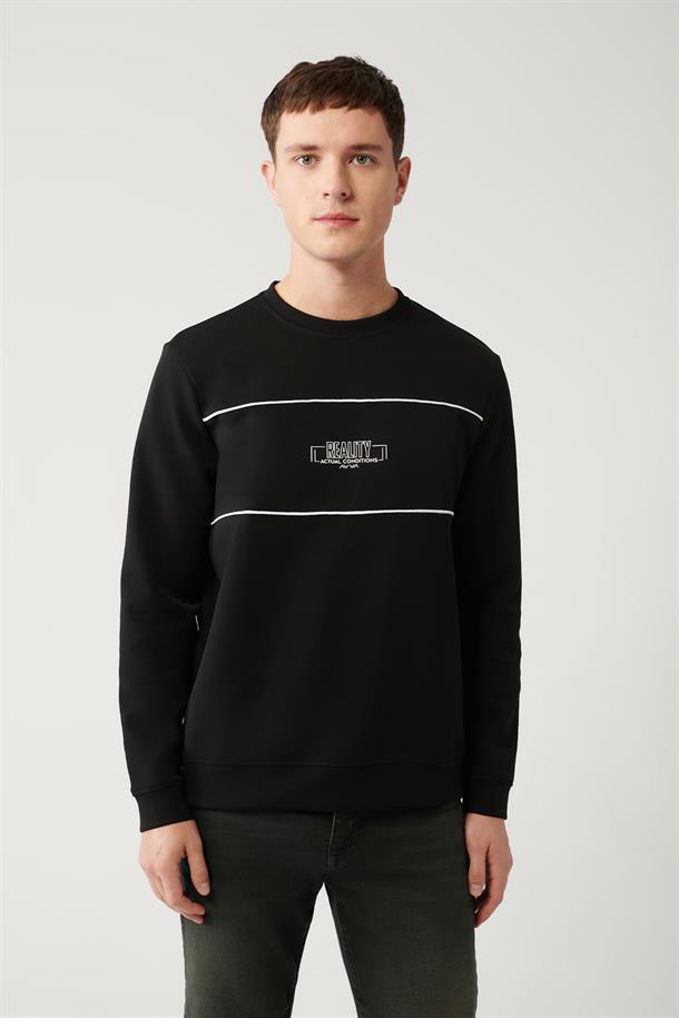 Siyah Bisiklet Yaka İnterlok Kumaş Göğsü Baskılı ve Biye Detaylı Regular Fit Standart Kesim Sweatshirt
