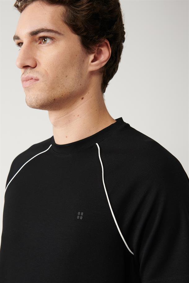 Siyah Düz Reglan Kol Biye Detaylı Bisiklet Yaka T-shirt