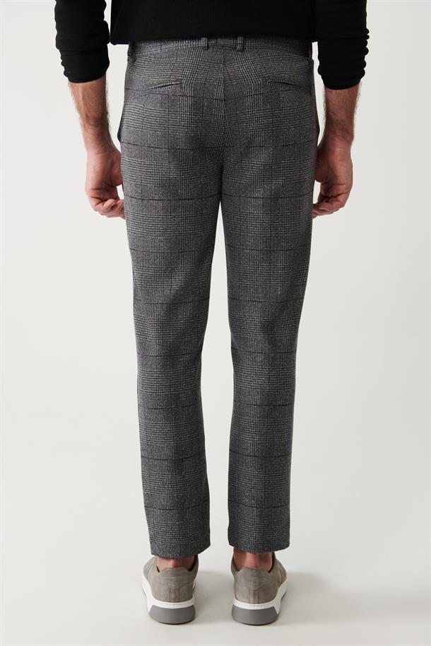 Siyah Ekose Desenli Yumuşak Tuşeli Örme Slim Fit Klasik Pantolon