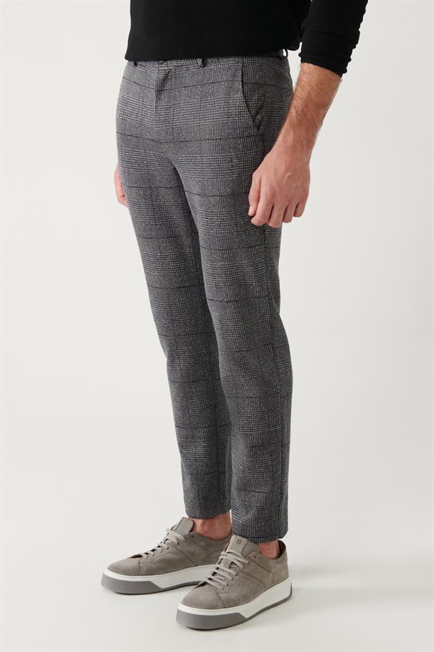 Siyah Ekose Desenli Yumuşak Tuşeli Örme Slim Fit Klasik Pantolon