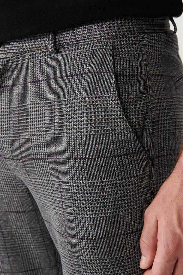 Siyah Ekose Desenli Yumuşak Tuşeli Örme Slim Fit Klasik Pantolon
