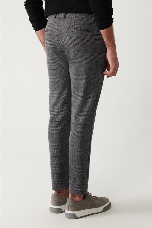 Siyah Ekose Desenli Yumuşak Tuşeli Örme Slim Fit Klasik Pantolon