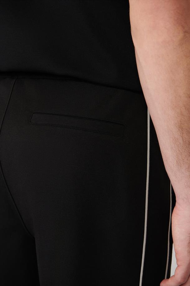 Siyah İnterlok Kumaş Biyeli Jogger