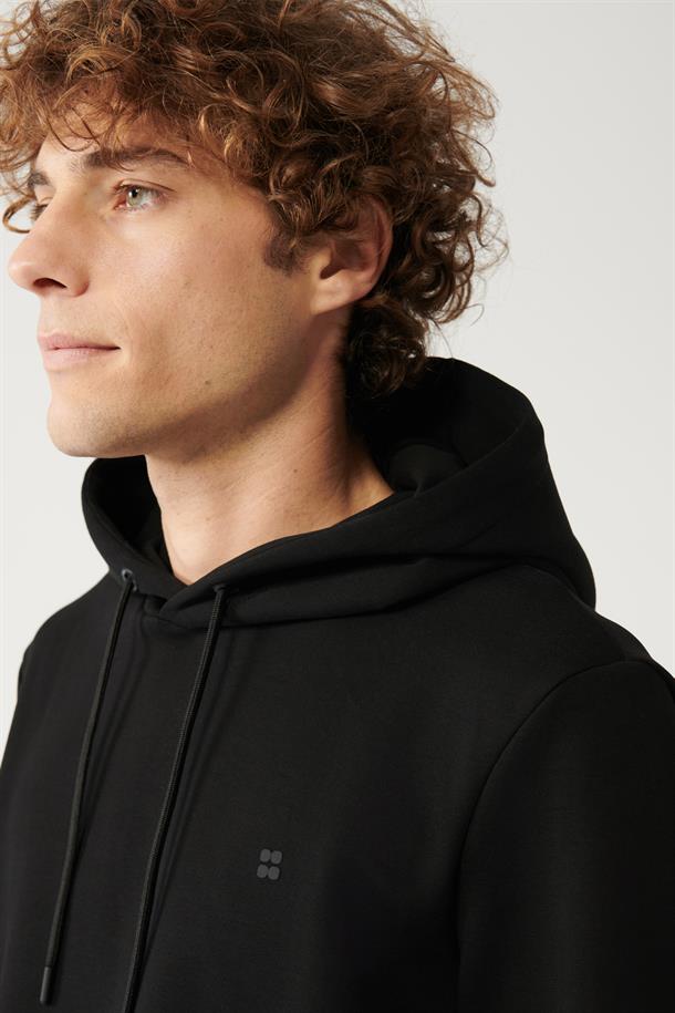 Siyah Kapüşonlu Esnek Yumuşak Doku İnterlok Kumaş Regular Fit Standart Kesim Sweatshirt
