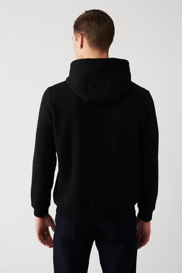 Siyah Kapüşonlu Yaka Baskılı Sweatshirt