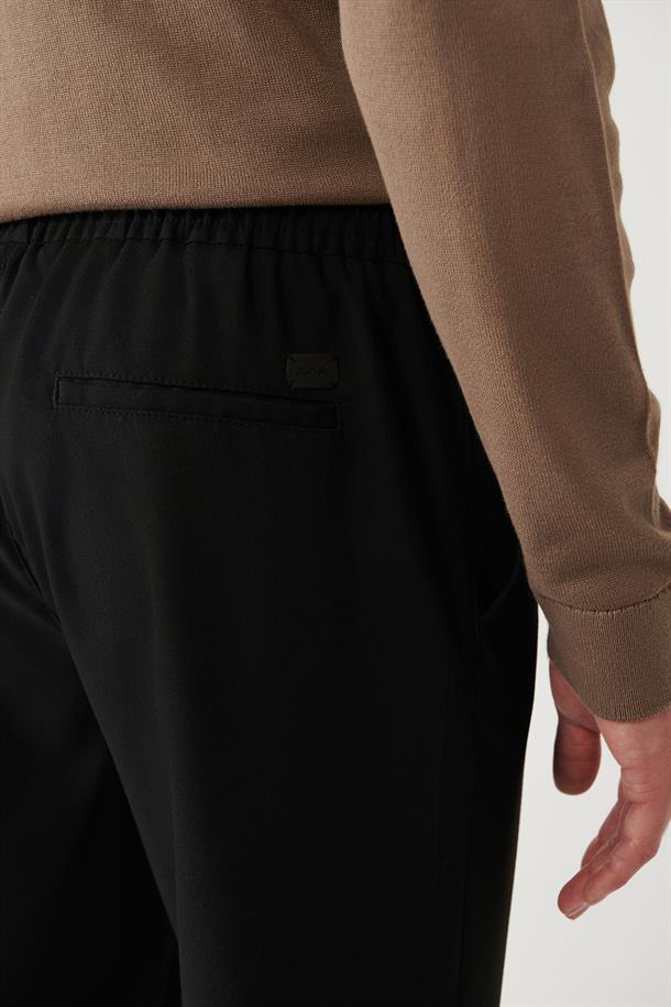 Siyah Paçası Lastikli Jogger Slim Fit Pantolon