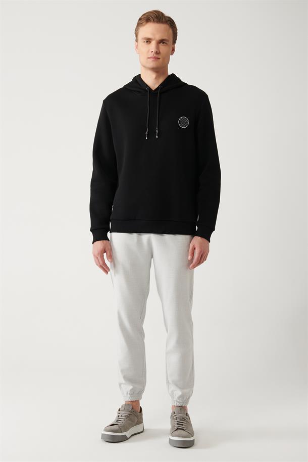 Siyah Şardonlu Kumaş Kapüşonlu Yaka Göğüsü Baskı Detaylı Sweatshirt