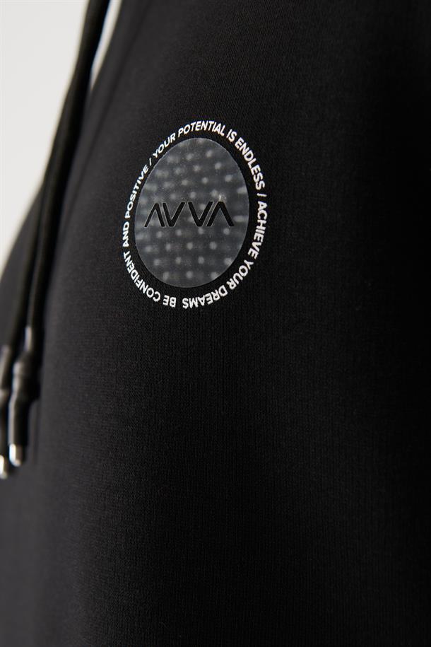 Siyah Şardonlu Kumaş Kapüşonlu Yaka Göğüsü Baskı Detaylı Sweatshirt