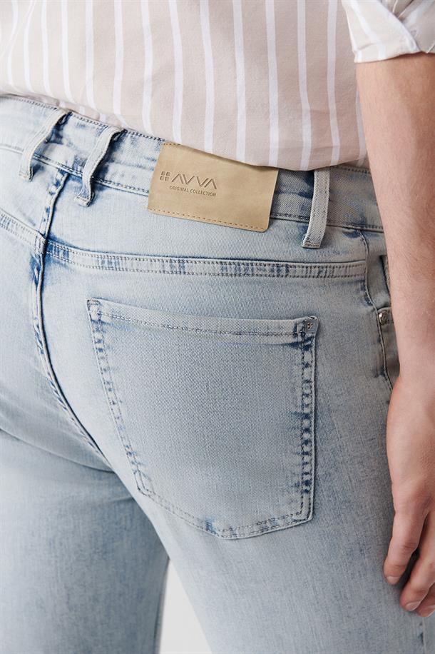 Açık Mavi Eskitme Yıkama Jean Pantolon