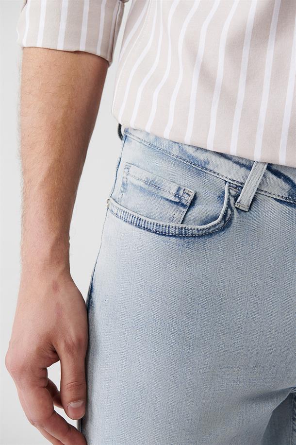 Açık Mavi Eskitme Yıkama Jean Pantolon