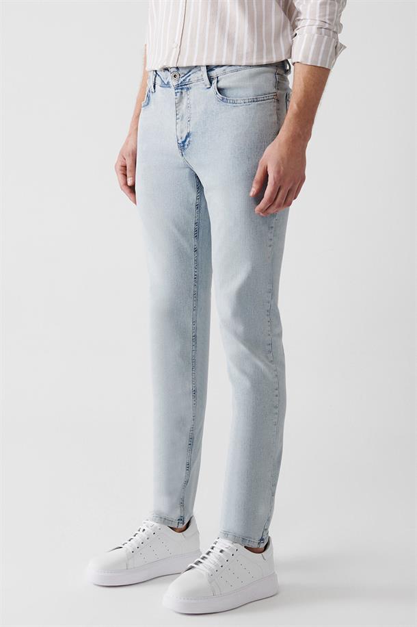Açık Mavi Eskitme Yıkama Jean Pantolon