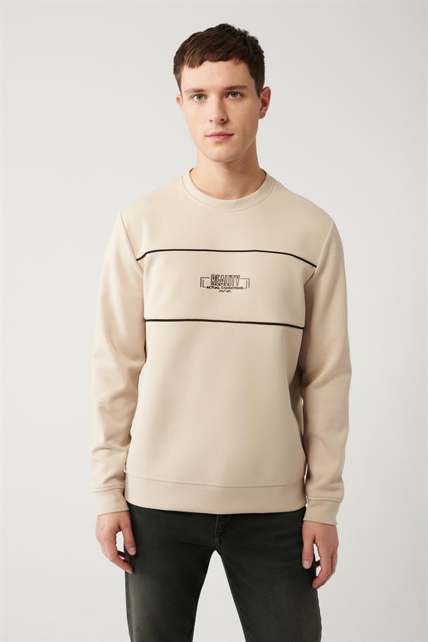 Bej Bisiklet Yaka Göğüsü Baskılı ve Biye Detaylı Sweatshirt