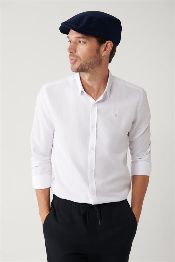 Beyaz Alttan Britli Yaka Pamuklu Armürlü Slim Fit Gömlek
