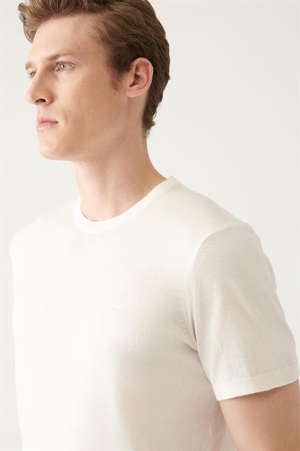 Beyaz Bisiklet Yaka Basic Triko T-shirt