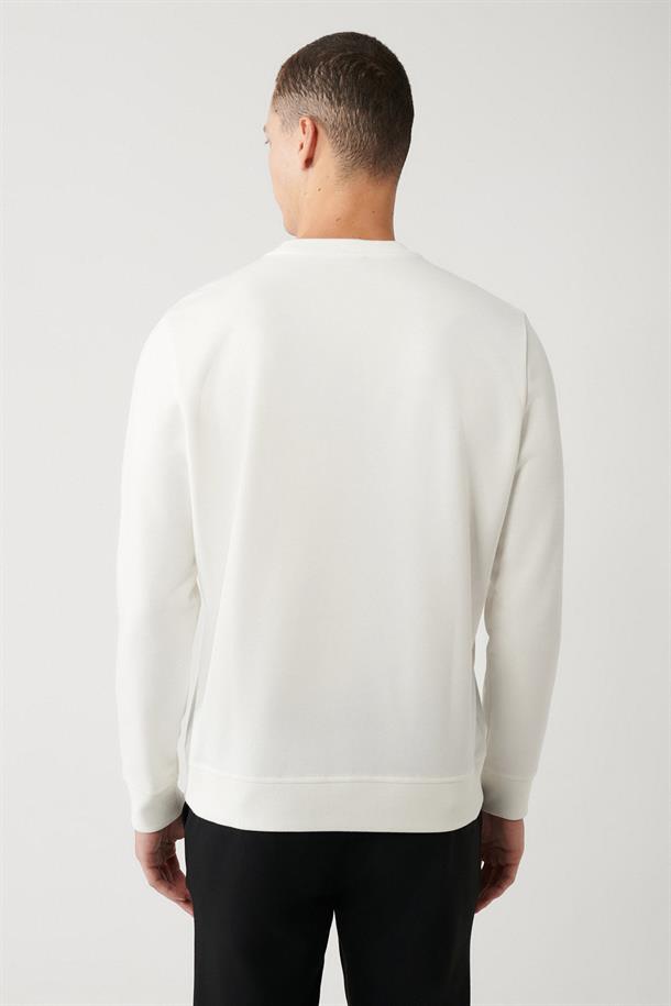 Beyaz Bisiklet Yaka Baskılı Sweatshirt