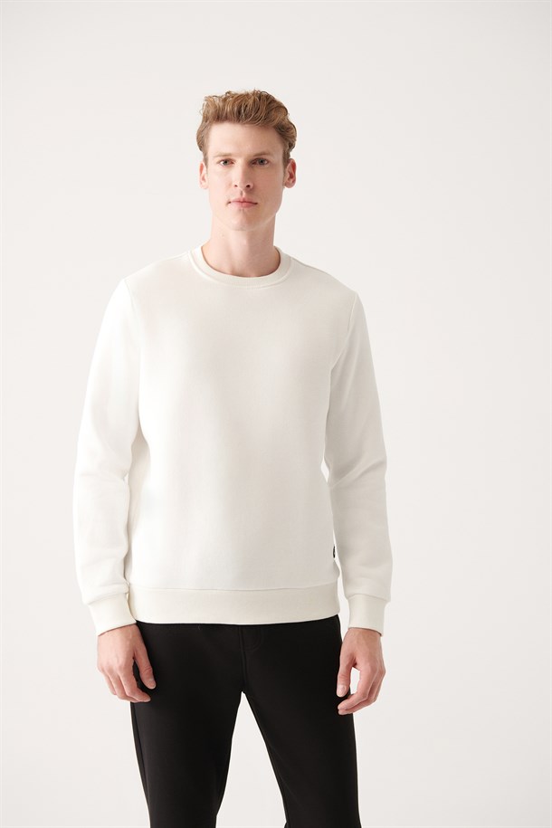 Beyaz Bisiklet Yaka Şardonlu 3 İplik Pamuklu Sweatshirt