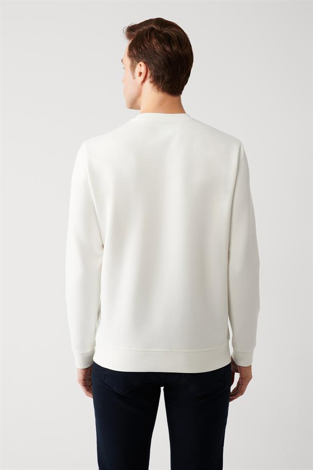 Beyaz İnterlok Kumaş Bisiklet Yaka Slogan Gofre Baskılı Sweatshirt