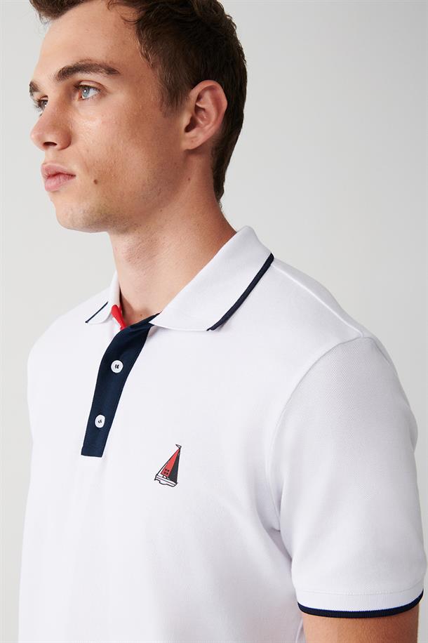 Beyaz Marine Temalı Polo Yaka T-Shirt