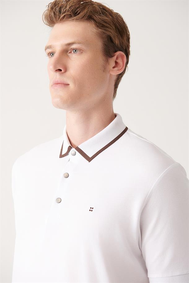 Beyaz Polo Yaka Çıtçıtlı Yakası Jakarlı T-Shirt