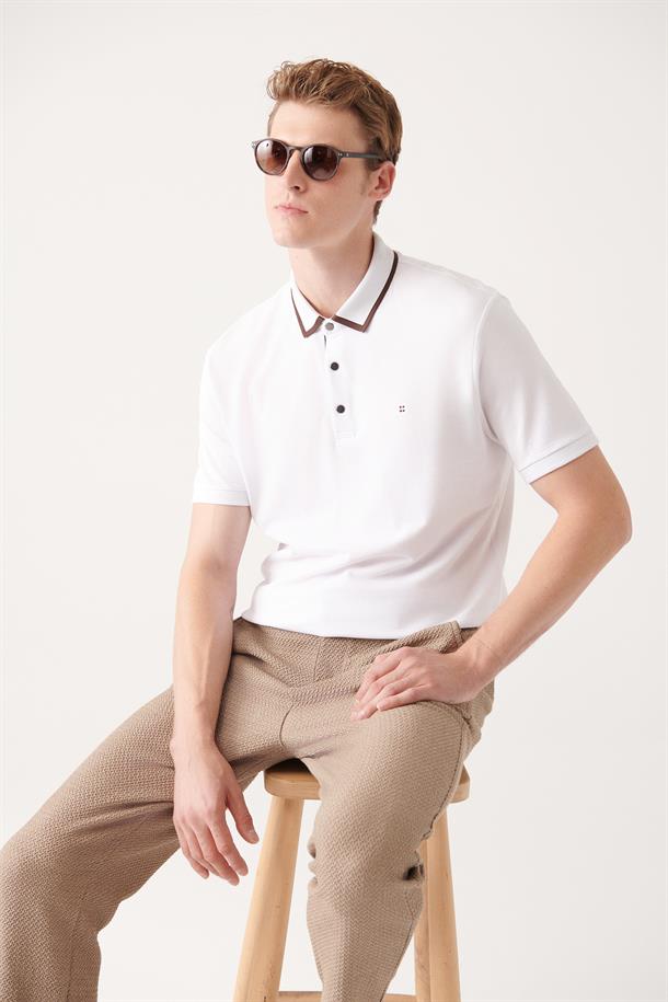 Beyaz Polo Yaka Çıtçıtlı Yakası Jakarlı T-Shirt