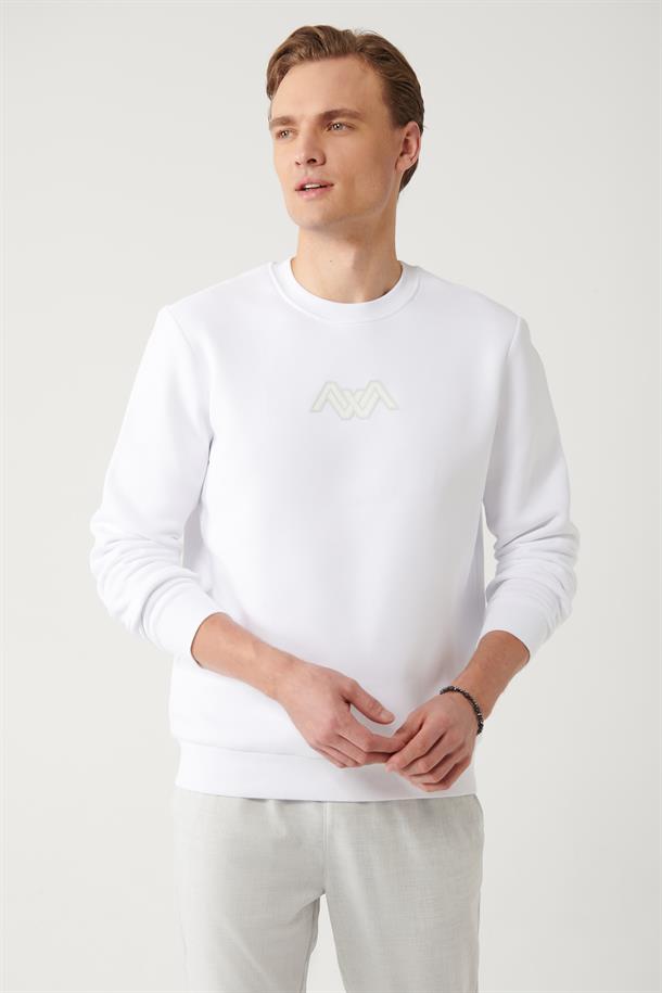 Beyaz Şardonlu Kumaş Bisiklet Yaka Flok Baskılı Sweatshirt