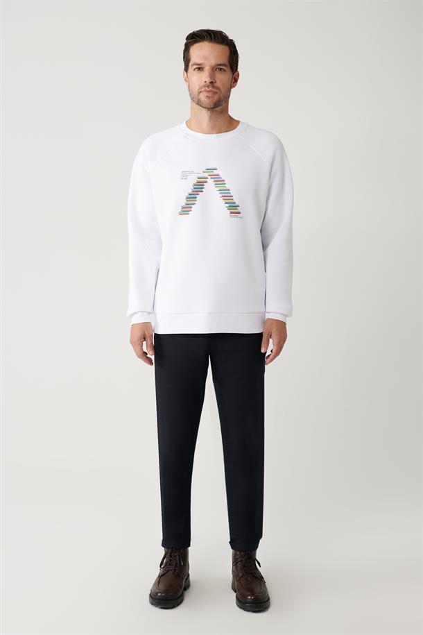 Beyaz Şardonlu Kumaş Bisiklet Yaka Nakışlı Sweatshirt
