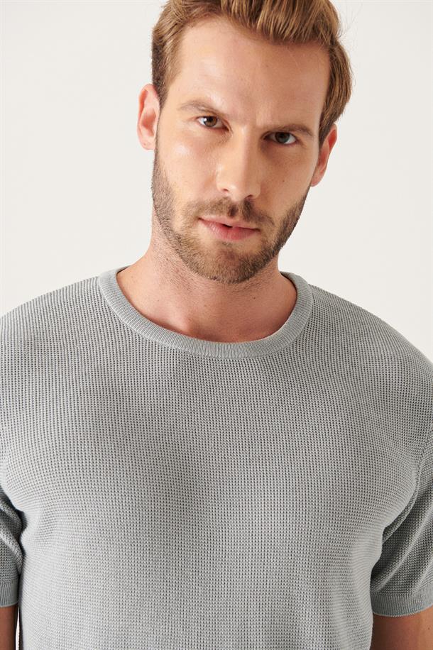 Gri Bisiklet Yaka Dokulu Basic Triko T-shirt