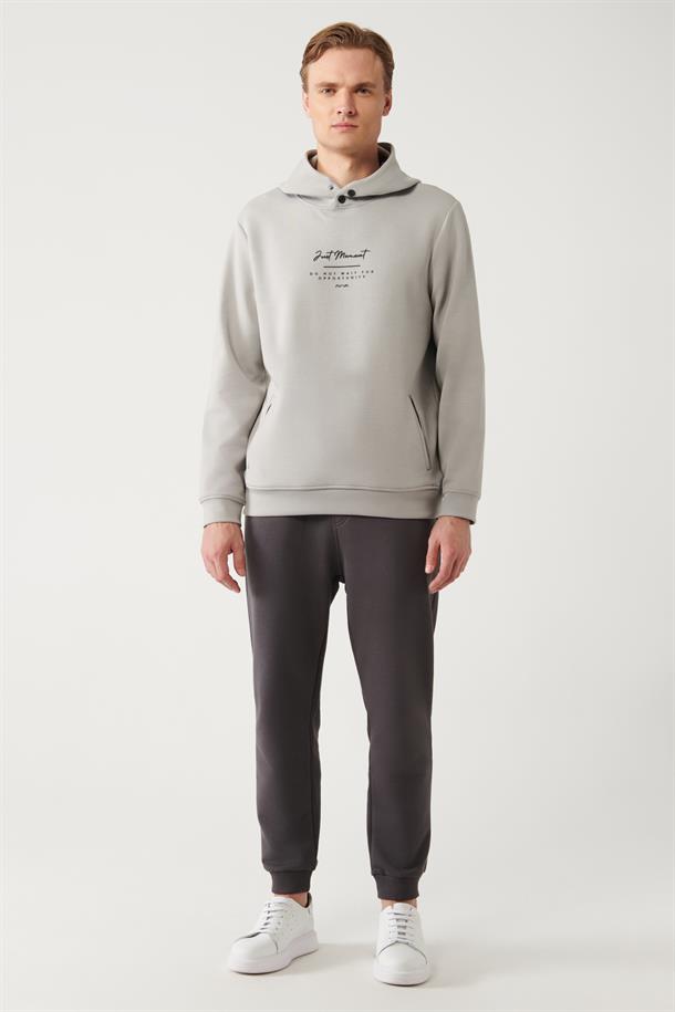 Gri İnterlok Kumaş Kapüşonlu Yaka Yazı Baskılı Regular Fit Standart Kesim Sweatshirt