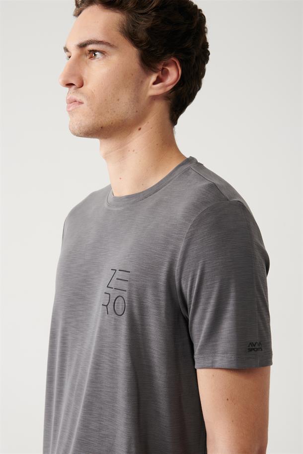 Koyu Gri Soft Touch Bisiklet Yaka Göğüsü Baskılı T-shirt