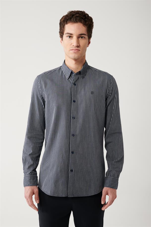 Lacivert Alttan Britli Yaka %100 Pamuk Çizgili Slim Fit Dar Kesim Gömlek
