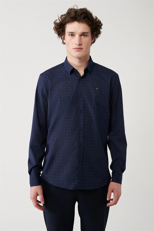 Lacivert Alttan Britli Yaka Pamuklu Minimal Baskılı Slim Fit Gömlek