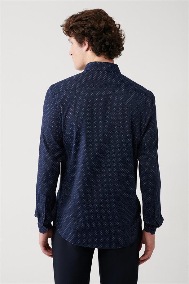 Lacivert-Beyaz Alttan Britli Yaka Pamuklu Minimal Baskılı Slim Fit Gömlek