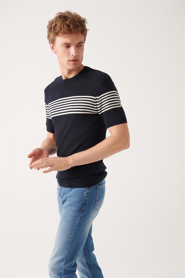 Lacivert Bisiklet Yaka Göğüsü ve Kolu Çizgi Detaylı Triko T-shirt