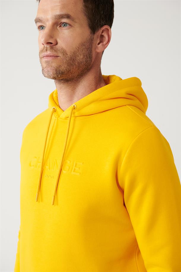 Sarı Şardonlu Kumaş Kapüşonlu Yaka Piramit Baskılı Sweatshirt