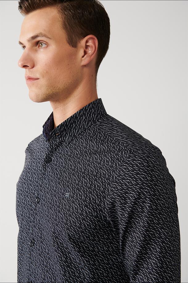 Siyah Alttan Britli Yaka Desenli Pamuklu Slim Fit Gömlek