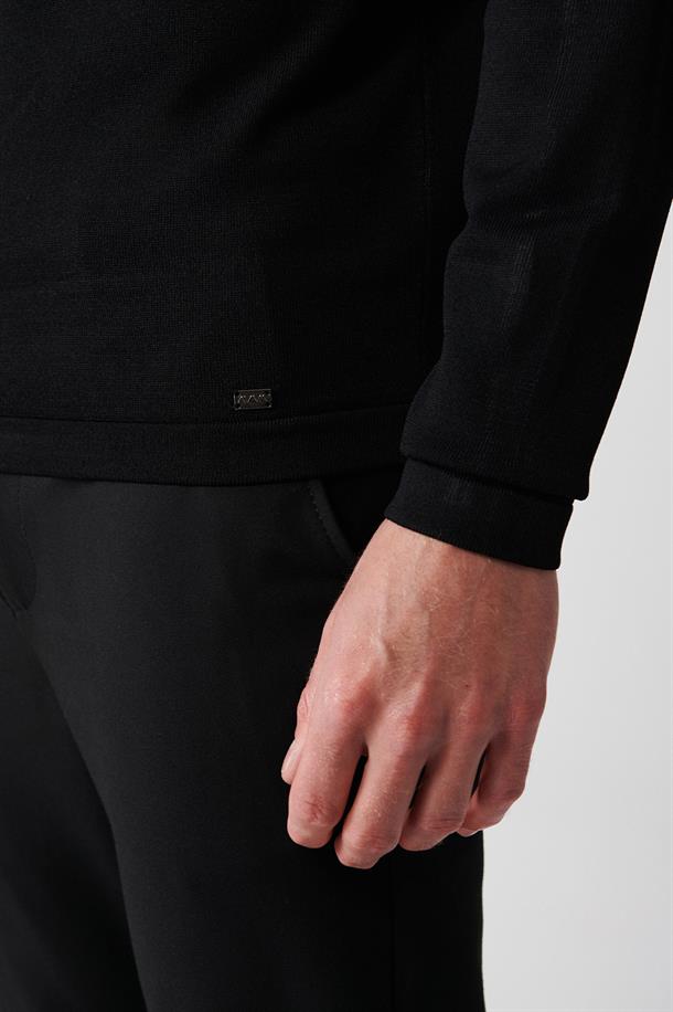 Siyah Bisiklet Yaka Baskılı Rayon Kazak