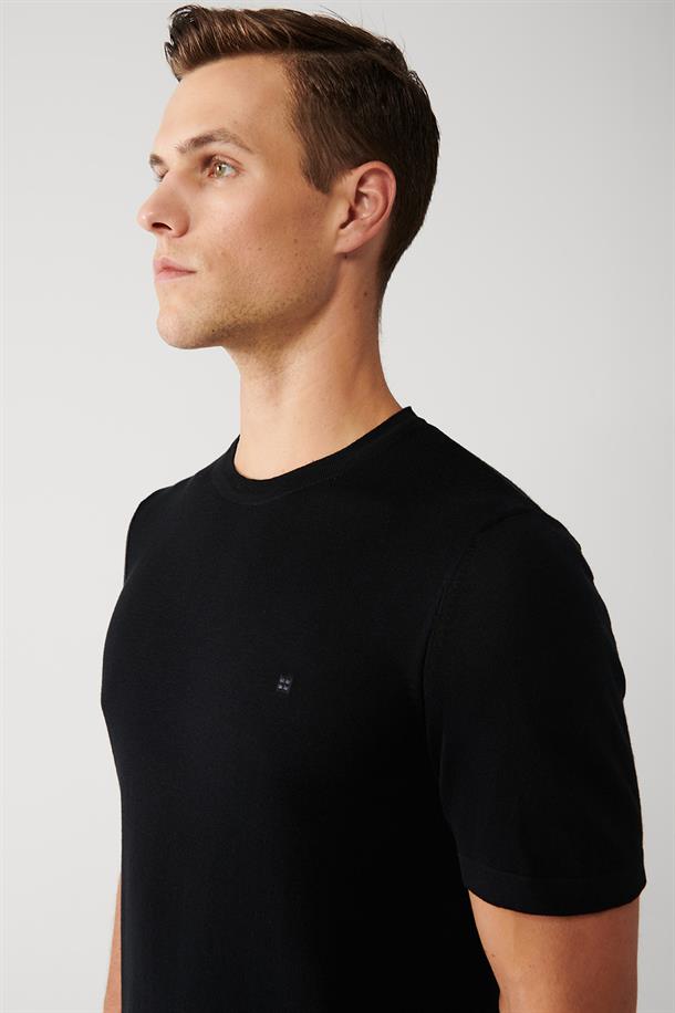 Siyah Bisiklet Yaka Pamuklu Regular Fit Standart Kesim İnce Triko T-Shirt