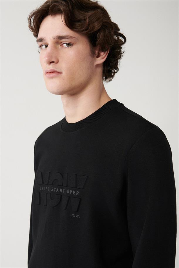 Siyah İnterlok Kumaş Bisiklet Yaka Gofre Baskılı Sweatshirt