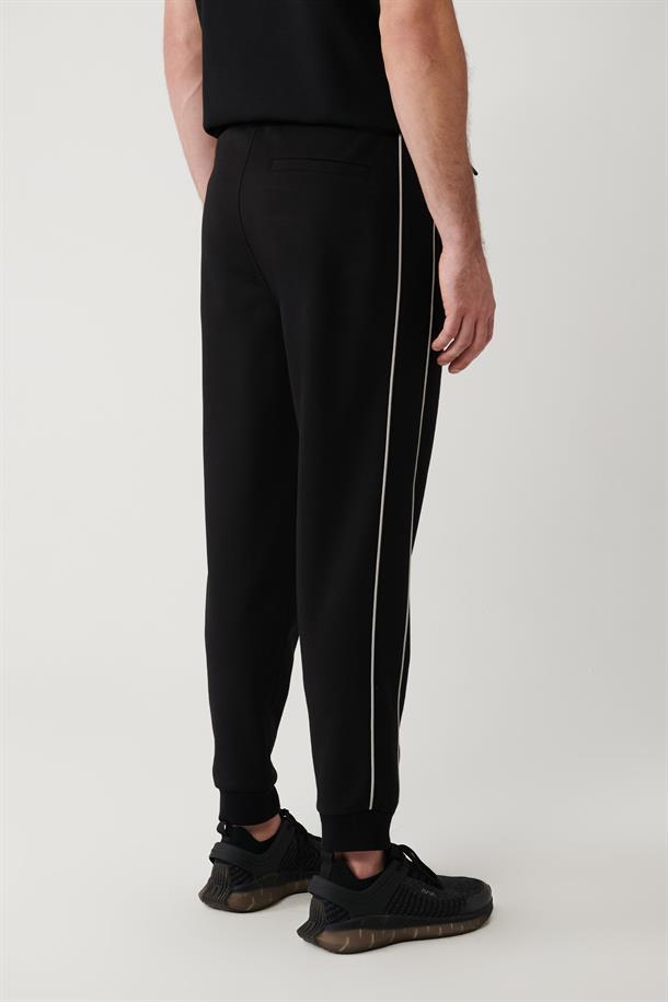Siyah İnterlok Kumaş Biyeli Jogger