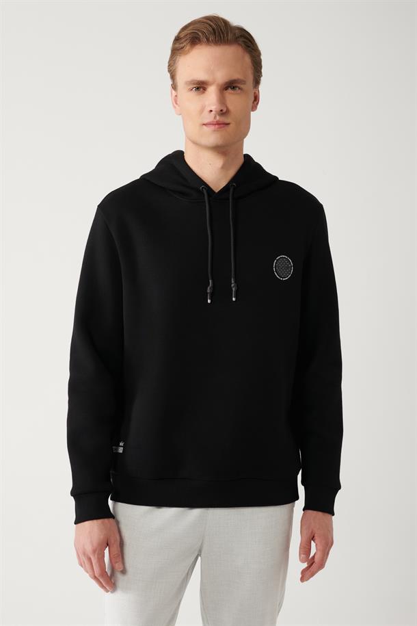 Siyah Şardonlu Kumaş Kapüşonlu Yaka Göğüsü Baskı Detaylı Sweatshirt