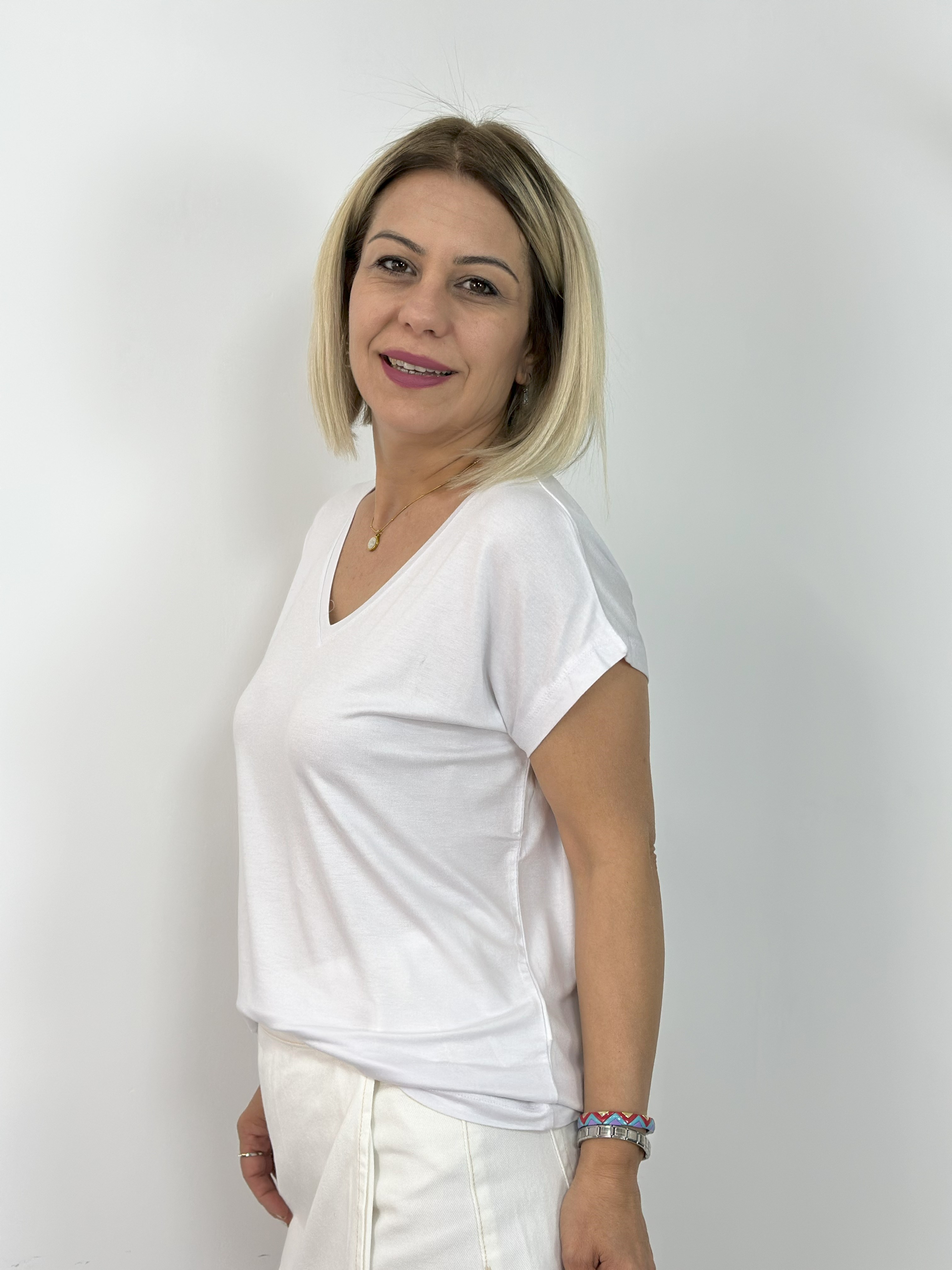 001 V YAKA BASİC TSHİRT