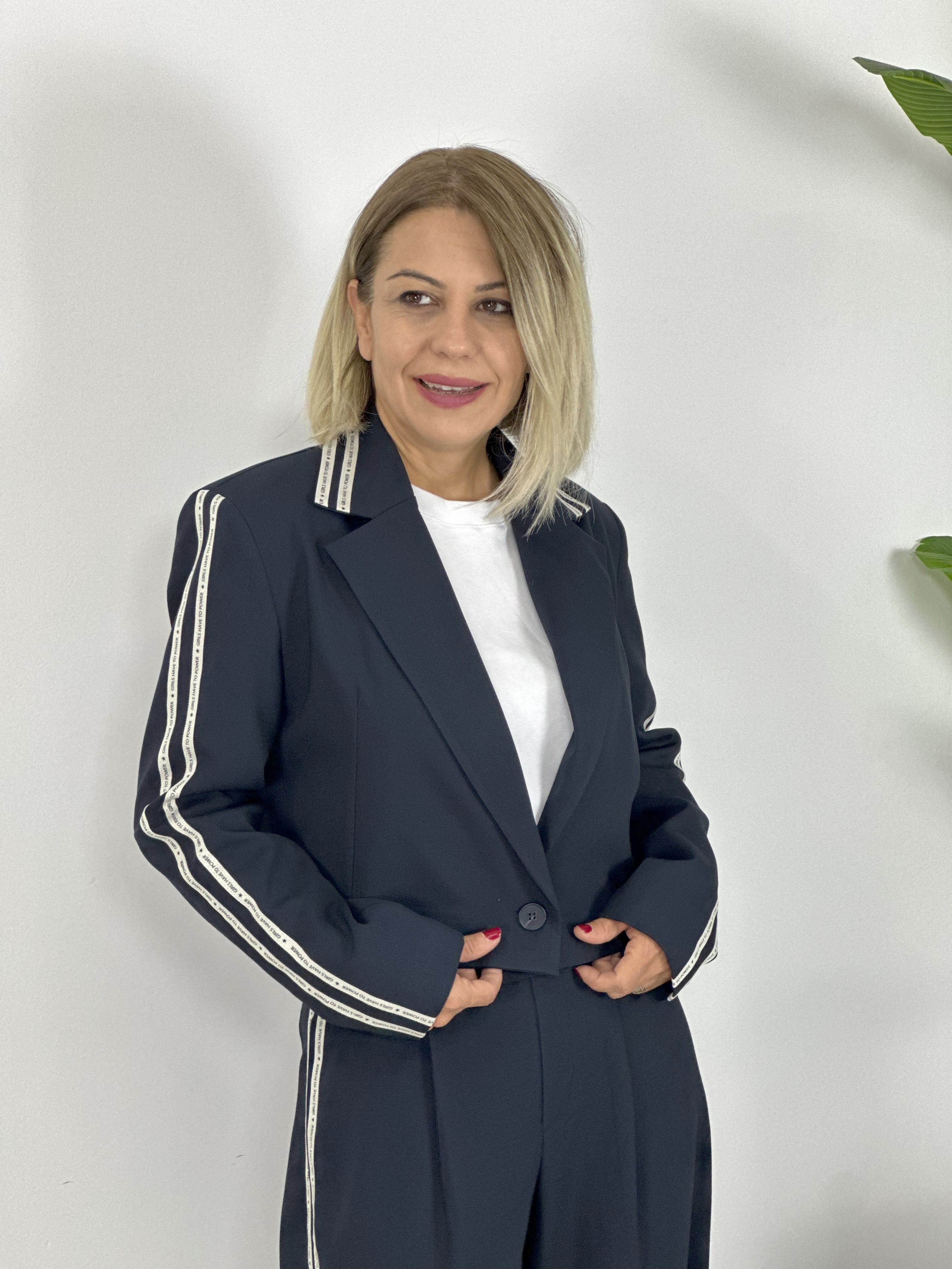 0121 YAKA VE KOL ŞERİT DETAY, MİNİ BLAZER CEKET